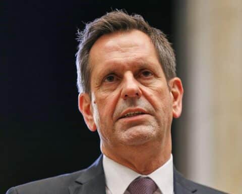 Olaf Lies, Ministerpräsident von Niedersachsen, diskutiert Rentenreform und Beitragsjahre als Maßstab.