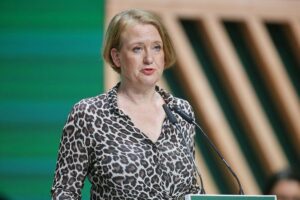 Lisa Paus diskutiert Gesetzentwurf für ukrainische Kredite aus russischem Vermögen in Berlin.