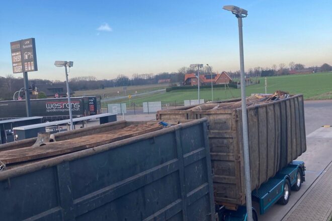 Polizei stoppt Schrott-Lkw mit 64 Tonnen in Südlohn