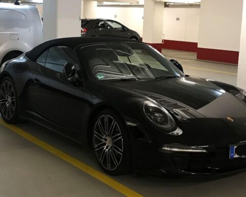Schwarzer Porsche 911 Carrera, gestohlen in Hannover, bitte um Hinweise zur Auffindung.