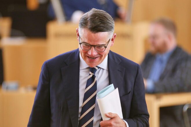 Rhein verlangt Stopp von Verbeamtungen im Öffentlichen Dienst