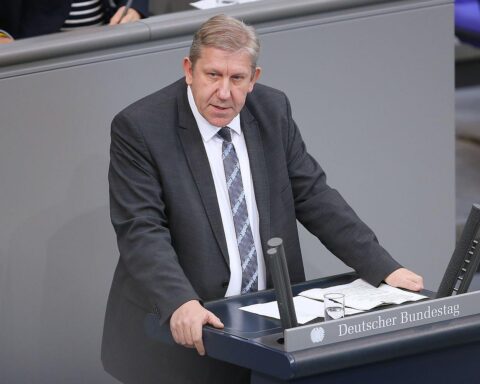 Andreas Schwarz spricht für umfassende Unterstützung der Ukraine gegen Putins Aggression.