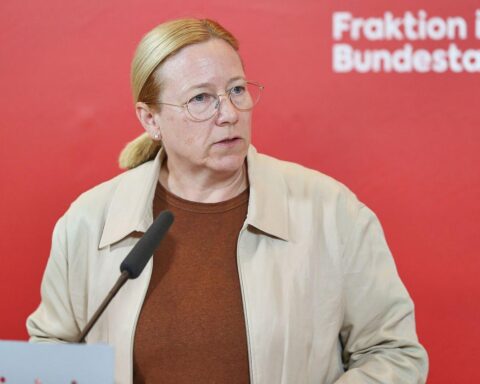 Dagmar Schmidt betont Reformwillen der SPD für Renten- und Sozialpolitik in Berlin.