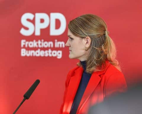Sonja Eichwede spricht optimistisch über das Rentenpaket im Bundestag und Altersabsicherung.