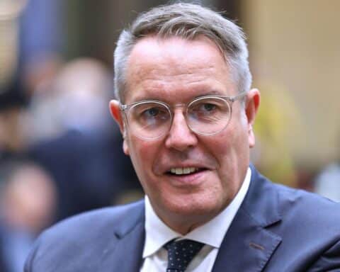 Ministerpräsident Alexander Schweitzer spricht optimistisch über Zusammenhalt und Zukunft in Rheinland-Pfalz.