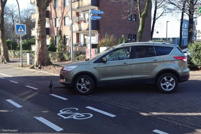 Schwer verletzter Jugendlicher nach Unfall mit frisiertem E-Scooter in Oberhausen
