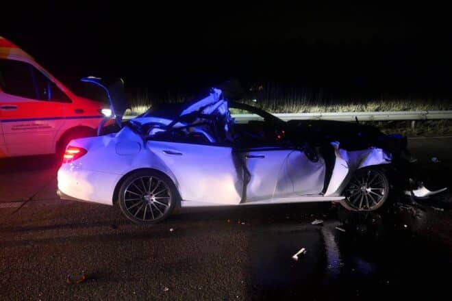 Schwerer Unfall auf A29 bei Großenkneten verursacht Totalschaden