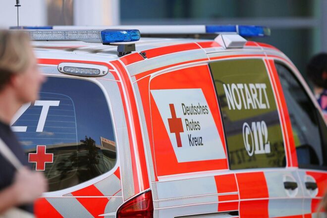 Schwerer Unfall auf B104 bei Stavenhagen verursacht hohen Sachschaden