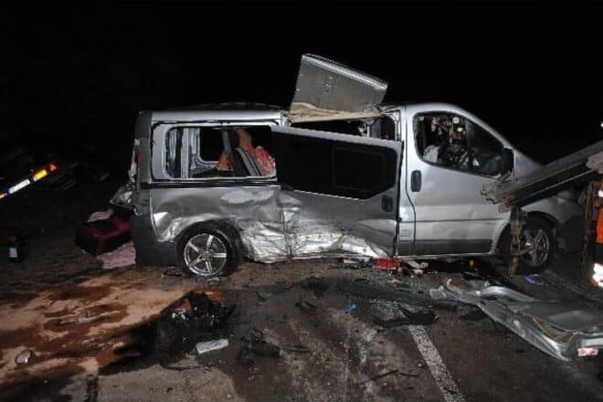 Schwerer Unfall mit elf Verletzten bei Marklohe blockiert Bundesstraßen