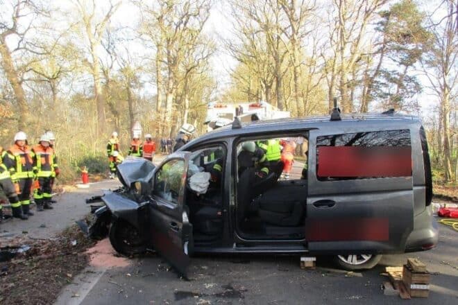 Schwerer Verkehrsunfall auf der B 74 bei Bremervörde