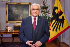 Frank-Walter Steinmeier spricht bei Weihnachtsansprache über Solidarität, Werte und bessere Debattenkultur.