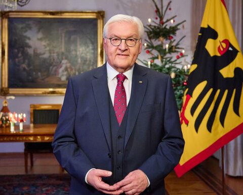 Frank-Walter Steinmeier spricht bei Weihnachtsansprache über Solidarität, Werte und bessere Debattenkultur.