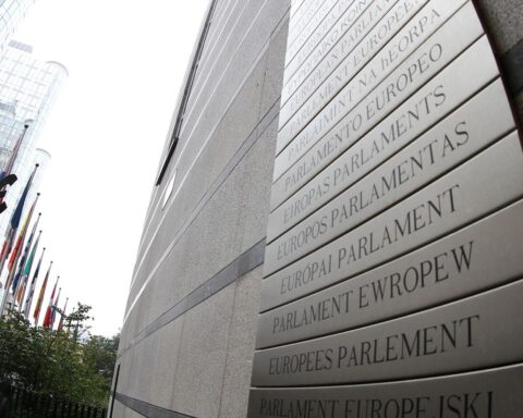 EU-Parlament in Brüssel: Streit um Reise nach Ukraine, Sicherheitsbedenken wegen radikaler Abgeordneter.