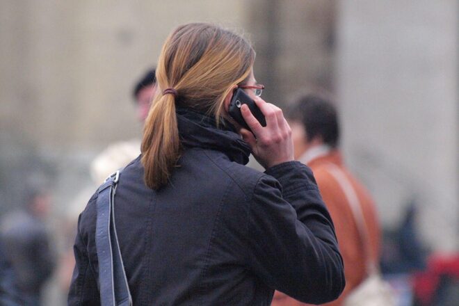 Telefon weiter beliebteste Methode für Neujahrsgrüße