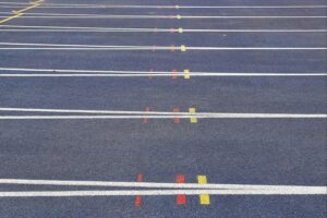 Tartanbahn mit Sportler, symbolisiert Thüringer Sportförderung und Ehrenamtsengagement für 2026/2027.