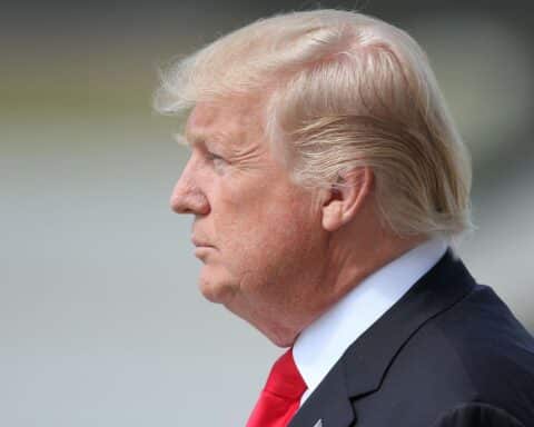 Donald Trump kündigt Seeblockade gegen venezolanische Öltanker aufgrund von Wirtschaftssanktionen an.