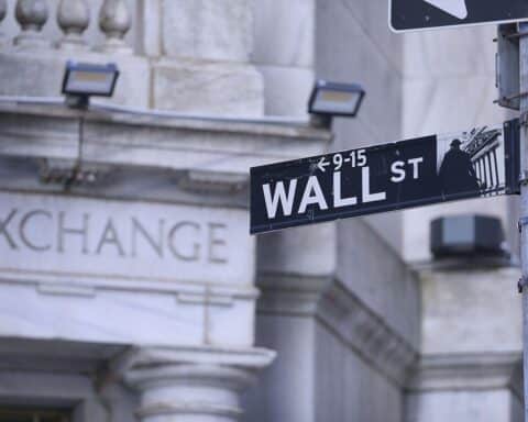 New Yorker Börse mit fallenden Indizes, steigender Goldpreis und sinkendem Ölpreis.