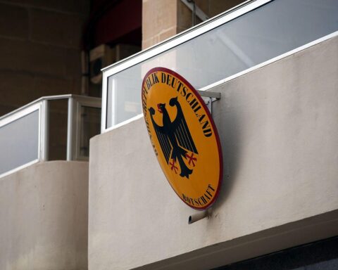 Deutsche Botschaft im Ausland: Symbol für Familiennachzug und internationale Beziehungen.