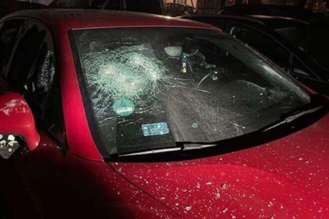 Unbekannte zerstören Porsche in Helmstedt