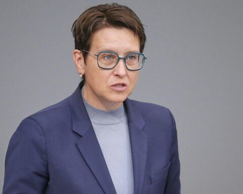 Susanne Hierl fordert mehr Verantwortung für Straftaten von 13-Jährigen nach Kiosküberfall.