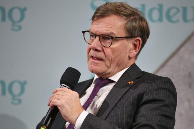 Verhandlungen: Wadephul pocht auf Entscheidungshoheit der Ukraine