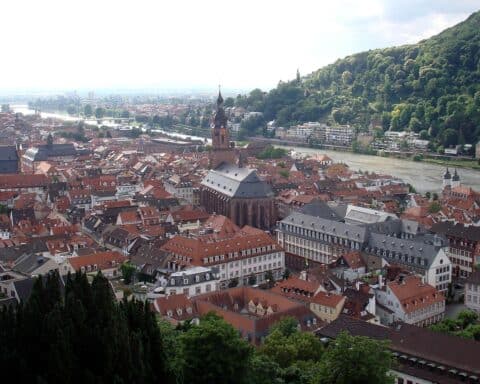 Verkehrsunfall mit mehreren Fahrzeugen, Polizei, Verletzte, Schaden in Heidelberg.