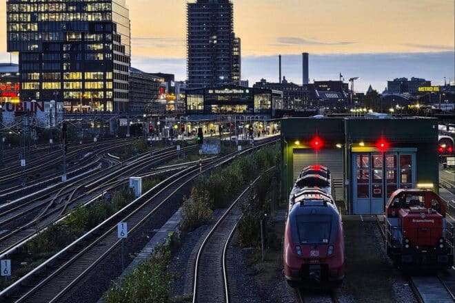 Vier Verletzte nach Auseinandersetzung unter Warschauer Brücke in Berlin