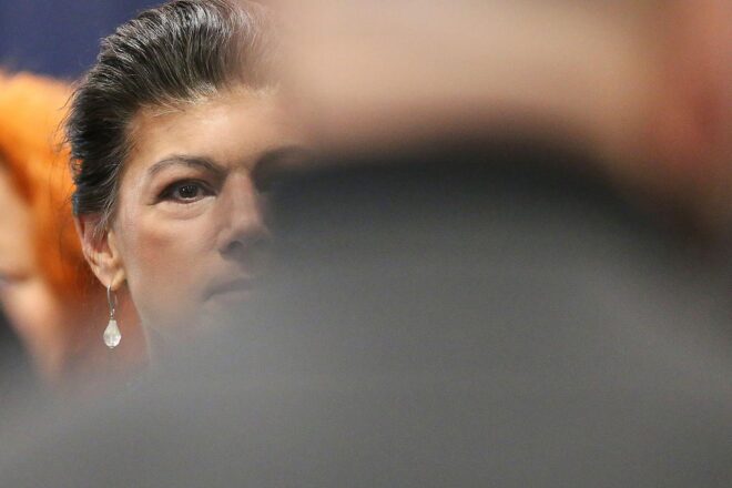 Wagenknecht bezeichnet Brandmauer als "Brandstiftung"