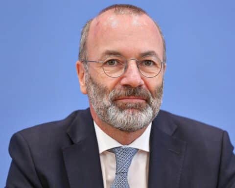 Manfred Weber diskutiert europäische Sicherheitsstrategie und Verteidigungsstärkung in Brüssel.