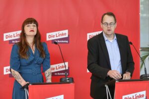 Heidi Reichinnek und Sören Pellmann diskutieren Rentenreform in Berlin, Kontroversen und politische Positionen.