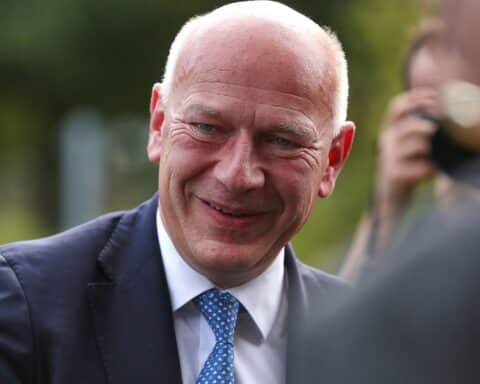 Kai Wegner, Berliner Bürgermeister, spricht über Umbenennung der Dorotheenstraße in Yad-Vashem-Straße.