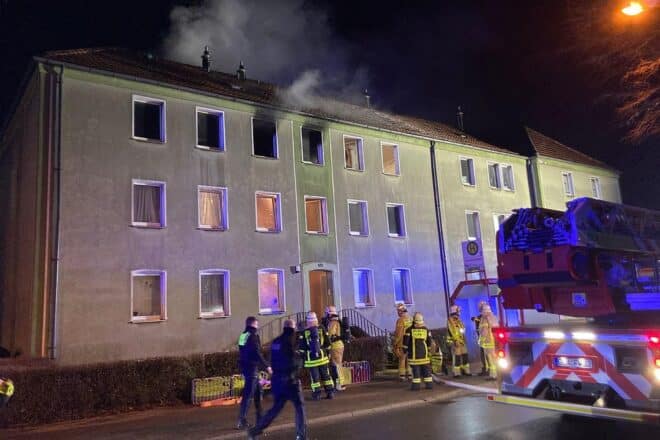 Wohnungsbrand in Gladbeck – Zwei Personen über Drehleiter gerettet