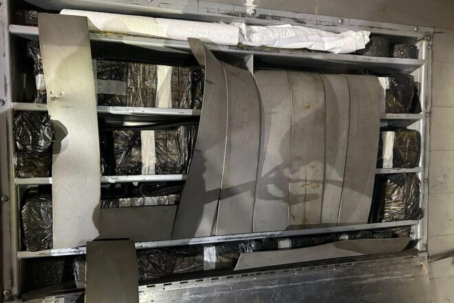 Zoll entdeckt fast 50.000 geschmuggelte Zigaretten auf A6 bei Karlsruhe