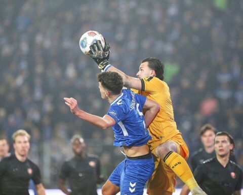 Intensives Ostderby: 1. FC Magdeburg gegen Dynamo Dresden, emotional, mit Toren und Pyrotechnik.