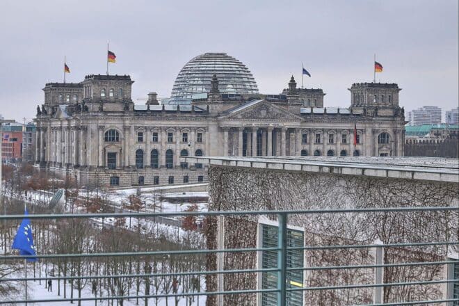 Ältestenrat prüft Kosten von Bundestagsneubau