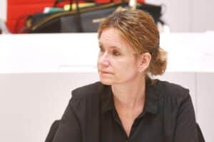 Bild von Melanie Matzies-Köhler, Abgeordnete im Brandenburger Landtag, bei einer politischen Debatte.