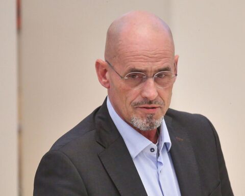 Niels-Olaf Lüders kritisiert geplantes Gesetz für Bundeswehr: Fokus auf Planung und Transparenz.