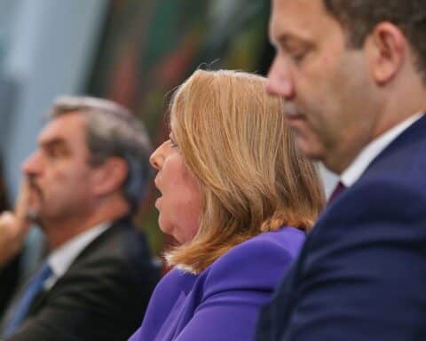 Politiker diskutieren Rentenreform: Söder, Bas und Klingbeil im Fokus der Debatte.