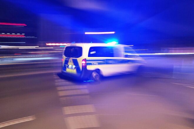 Betrunkene Frau greift Polizisten in Backnang an