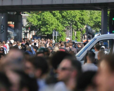 Bevölkerungsstatistik Deutschlands: wachsende Sterbefälle, rückläufige Geburten und abnehmende Zuwanderung.