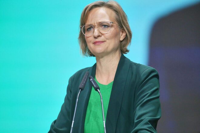 Brantner will härteres Vorgehen gegen Online-Plattformen