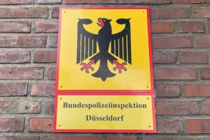 Bundespolizei nimmt gesuchten Mann am Duisburger Hauptbahnhof nach Haftbefehl fest.
