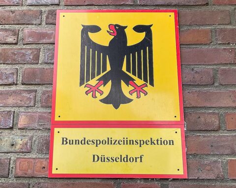 Bundespolizei nimmt gesuchten Mann am Duisburger Hauptbahnhof nach Haftbefehl fest.