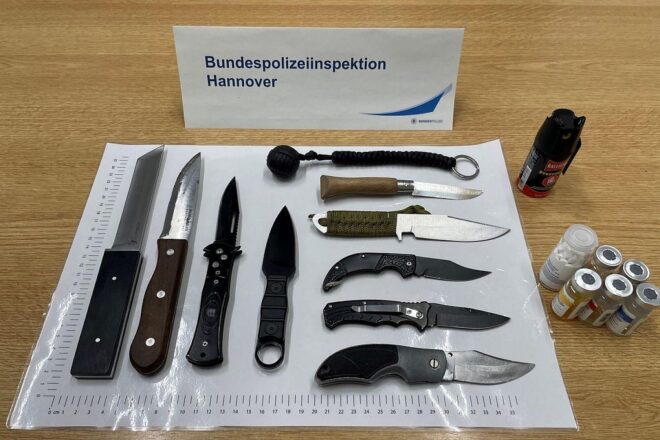 Bundespolizei stellt bei Kontrollen am Hauptbahnhof Hannover mehrere Waffen sicher