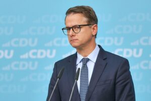 Carsten Linnemann verteidigt Grundsicherung, Jobanbieter sollten den Arbeitsmarkt stärken und unterstützen.