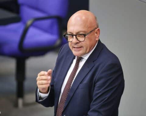 Alexander Throm warnt vor Verharmlosung des Linksextremismus und fordert stärkere Sicherheitsbefugnisse.