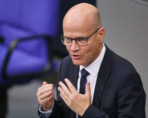 Ralph Brinkhaus fordert Friedrich Merz zur schnellen Umsetzung wirtschaftlicher Reformen in Deutschland auf.