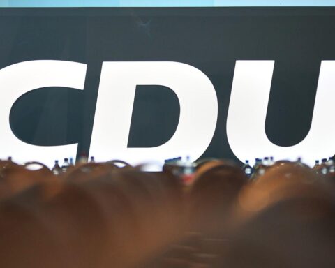 CDU-Logo mit Fokus auf Tempelruine als Symbol jüdischer Kultur und zukünftiger Perspektiven.