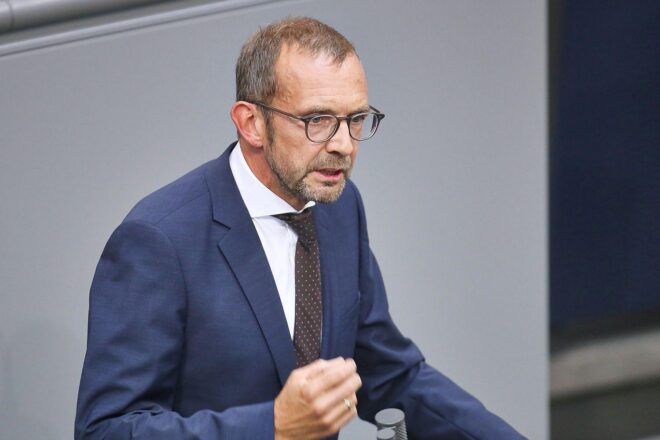 CDU zeigt sich offen für Beteiligung an europäischen Atomwaffen