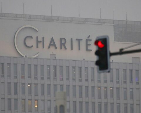 Krise im Gesundheitswesen: Charité-Chef fordert bessere Vorbereitung und Notfallstrategien für Deutschland.